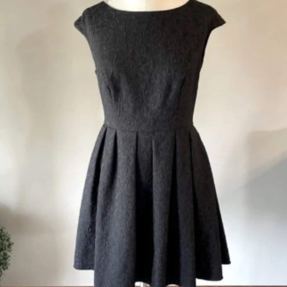 CYNTHIA STEFFE Jacquard textured SKATER cocktail DRESS / BLACK / Box PLEATS 8